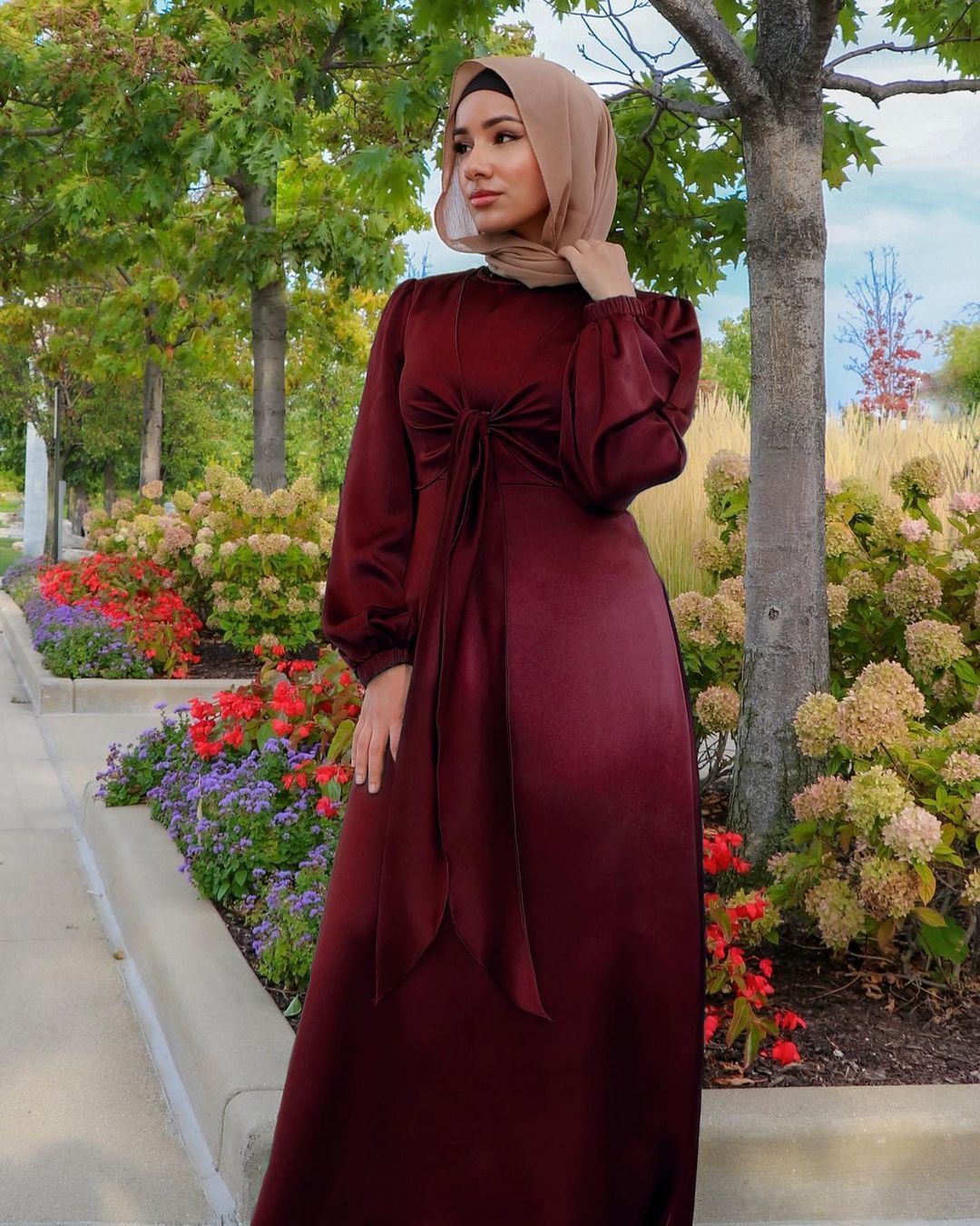 Caftan & Abaya Élégants – Robes Satinées pour Femme