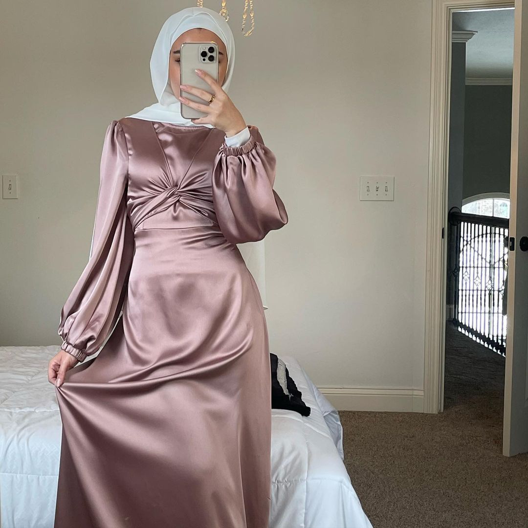 Caftan & Abaya Élégants – Robes Satinées pour Femme