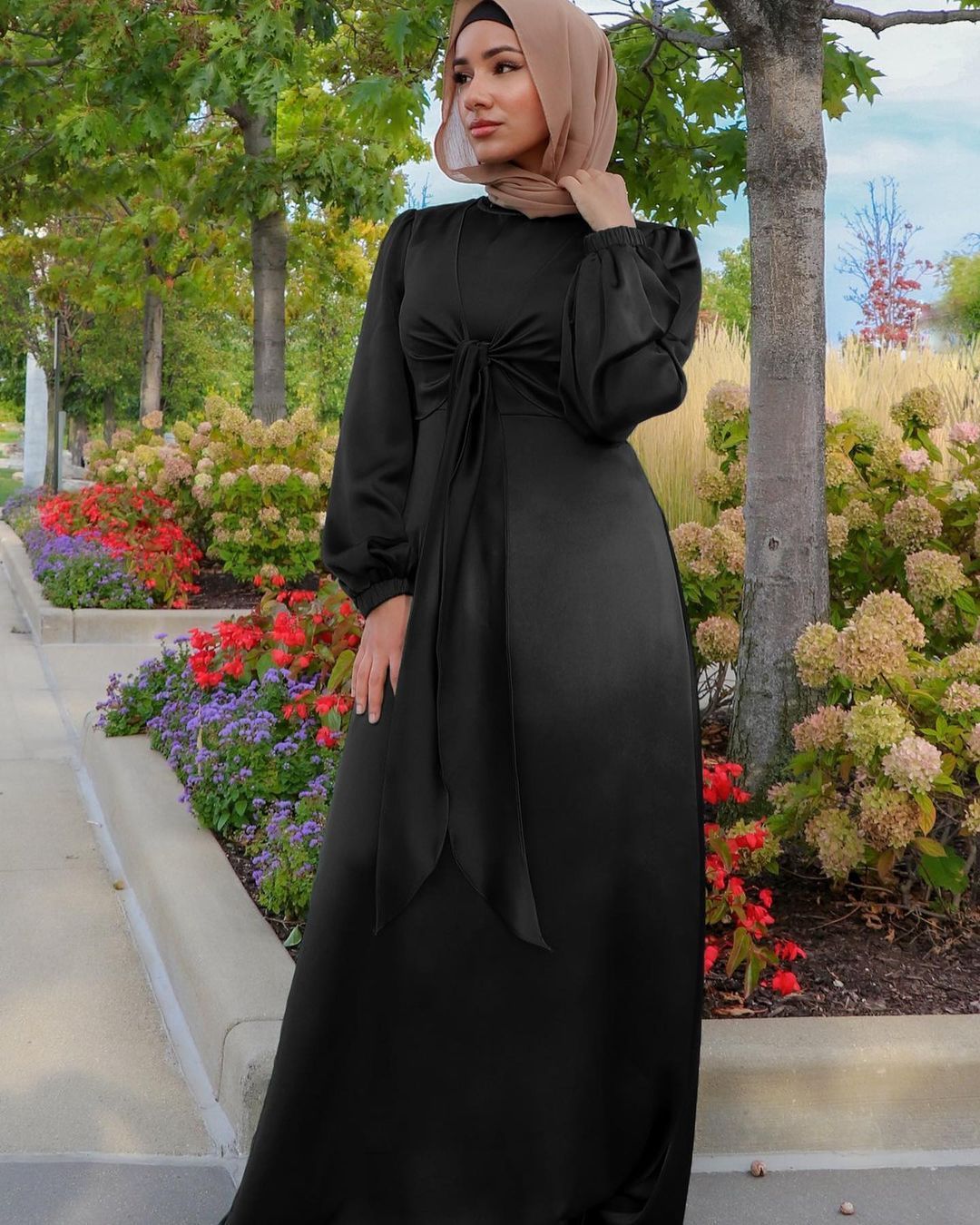 Caftan & Abaya Élégants – Robes Satinées pour Femme