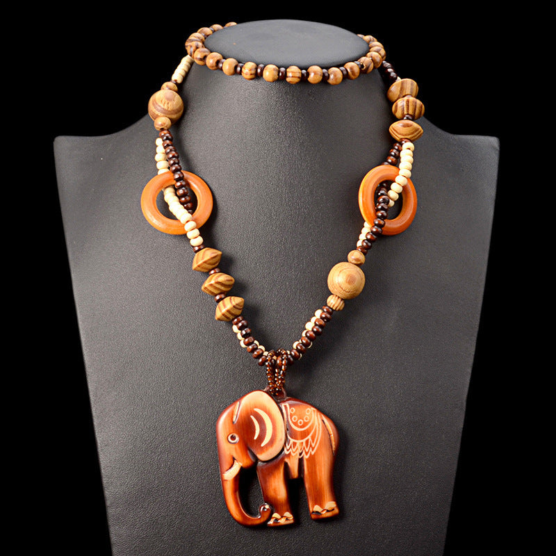 Collier Long en Bois avec Pendentif Éléphant