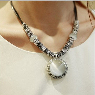 Collier Long Décoratif pour Femme – Accessoire Élégant & Polyvalent pour Pulls et Tenues Chic