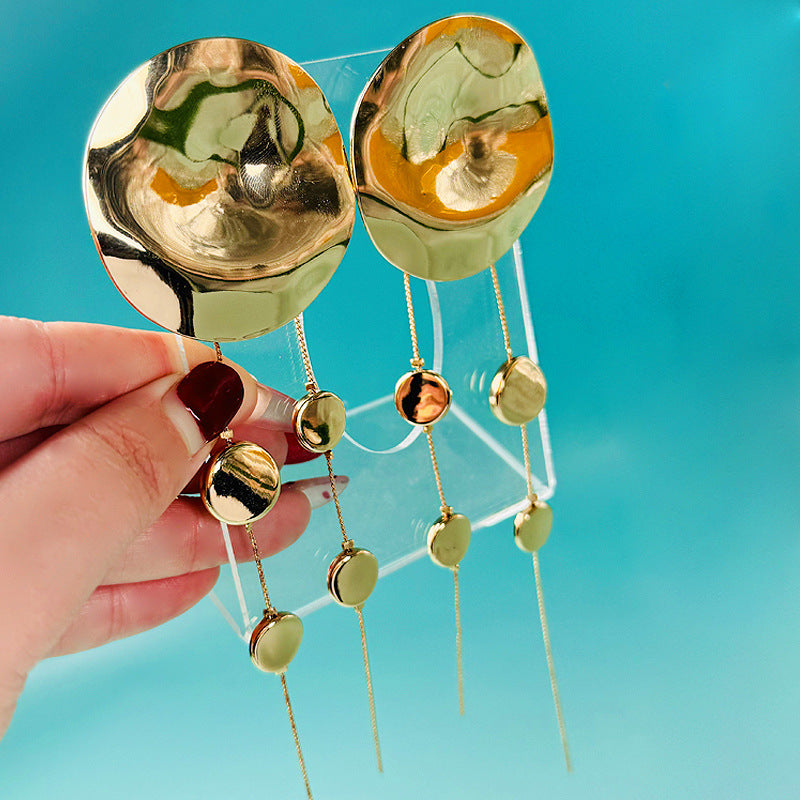 Boucles d’Oreilles Longues à Pampilles – Motif Léopard Chic & Tendance 2025