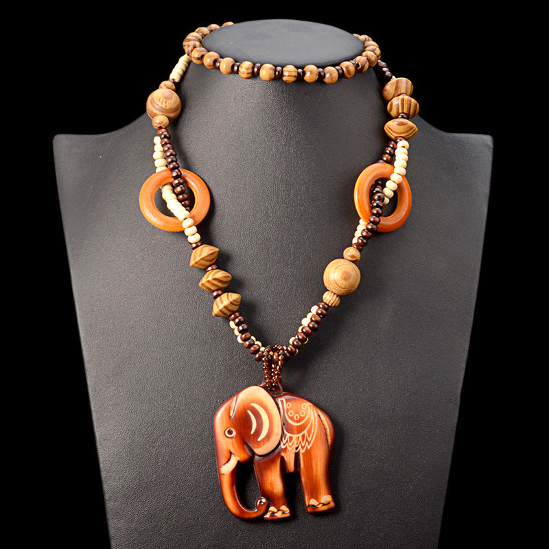Collier Long en Bois avec Pendentif Éléphant