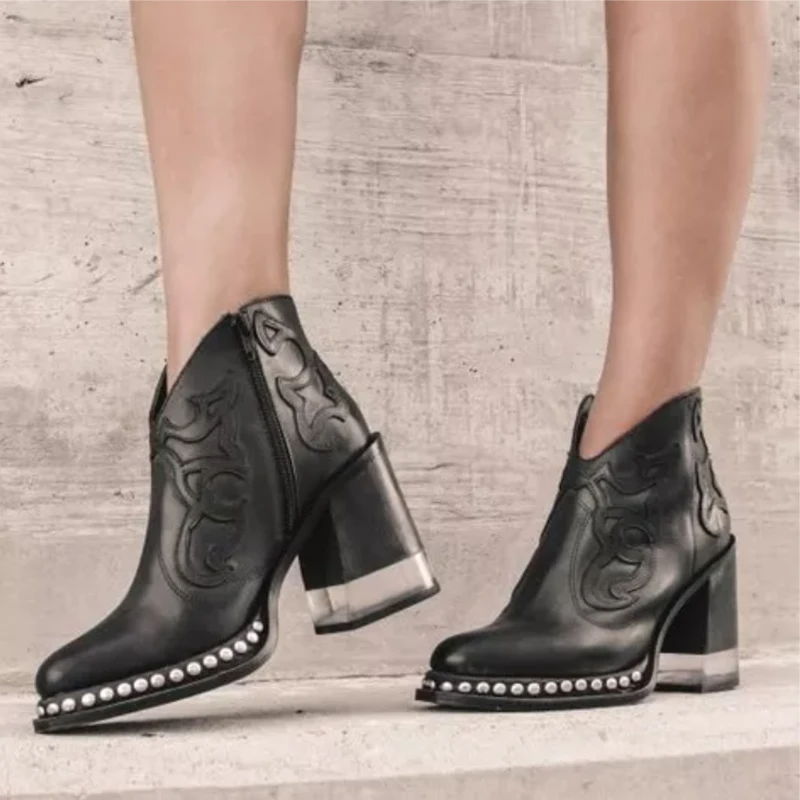 L’élégance se trouve à vos pieds.