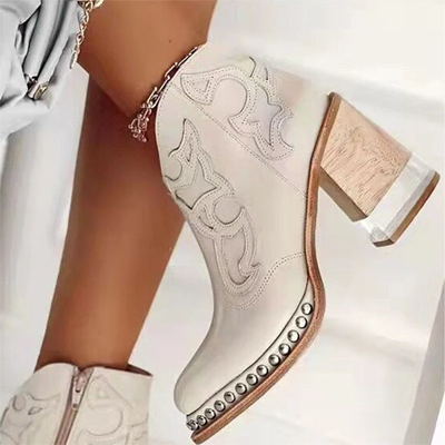 L’élégance se trouve à vos pieds.
